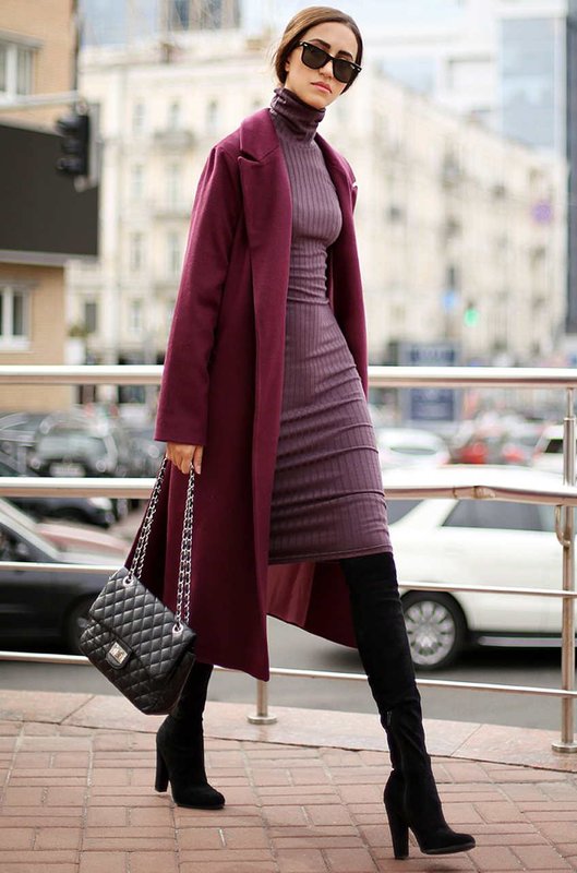 Burgundowy długi płaszcz z sukienką