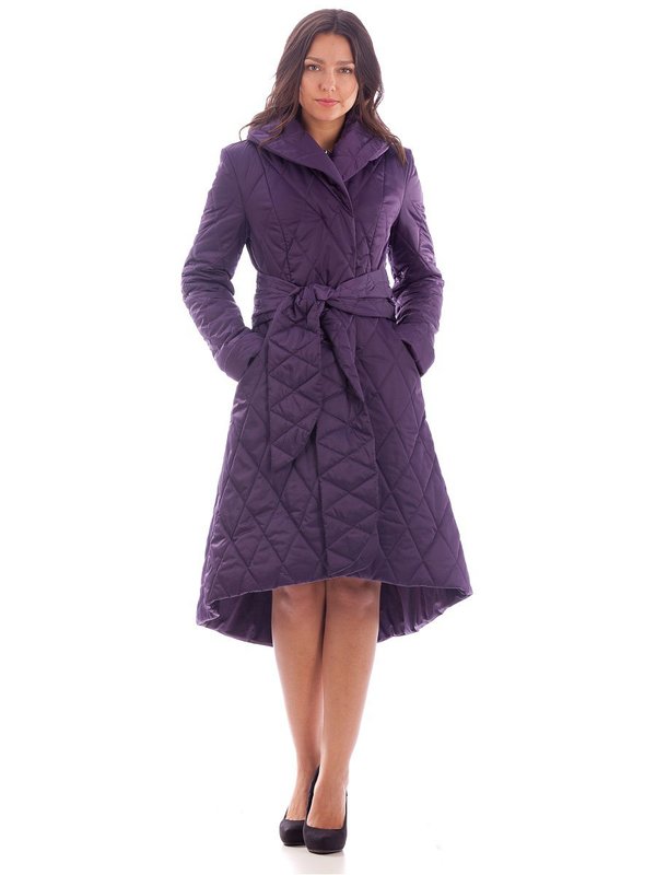 Fioletowy pikowany płaszcz z asymetrycznym dołem