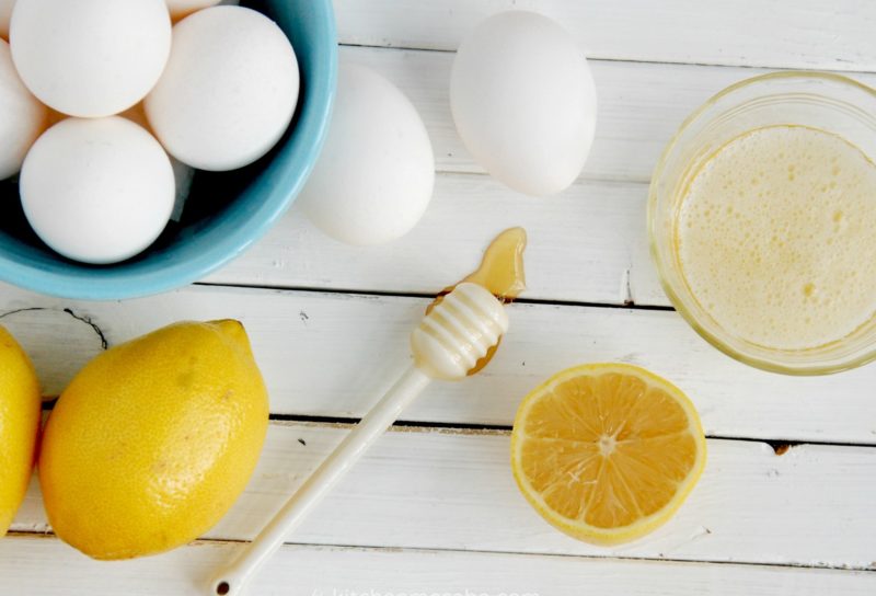 Cytryna, miód i jajka do przygotowania maski oczyszczającej