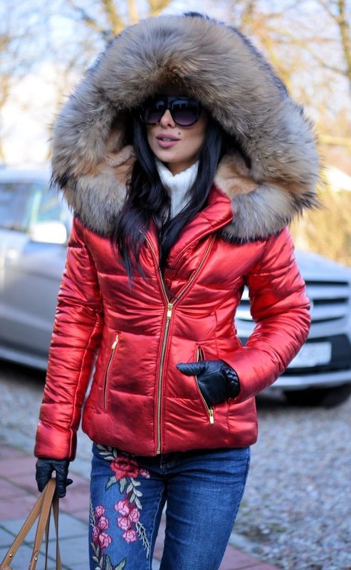 Jacheta roșie cu blană
