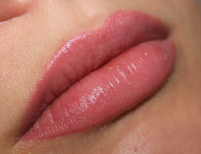 Tatouage complet pour les lèvres