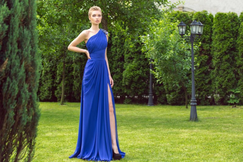 Elegantiška mėlyna vestuvinė suknelė
