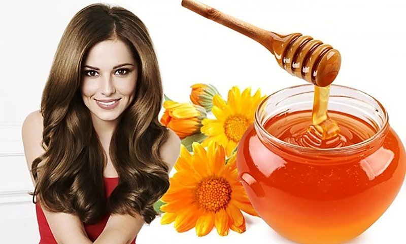 العسل في تكوين أقنعة الشعر له تأثير إيجابي عليها