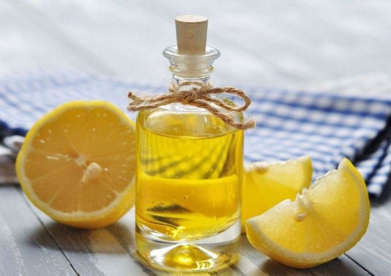 Lopuchový olej a citron