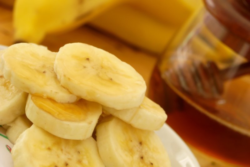 Ingredienser til maske med honning og banan.