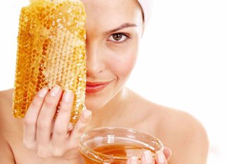 قناع الوجه مع العسل