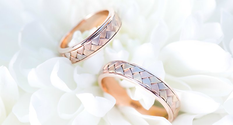 Fialové snubní prsteny