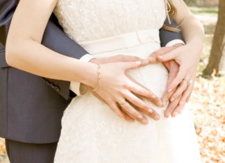 Vestuvinė suknelė nėščiai nuotakai