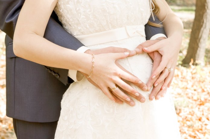 فستان زفاف للعروس الحامل