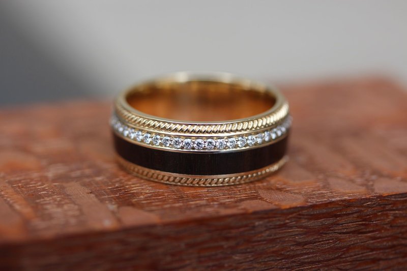 Neįprasta vestuvinių žiedų spalva