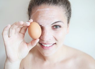 Masca de față albă de ou