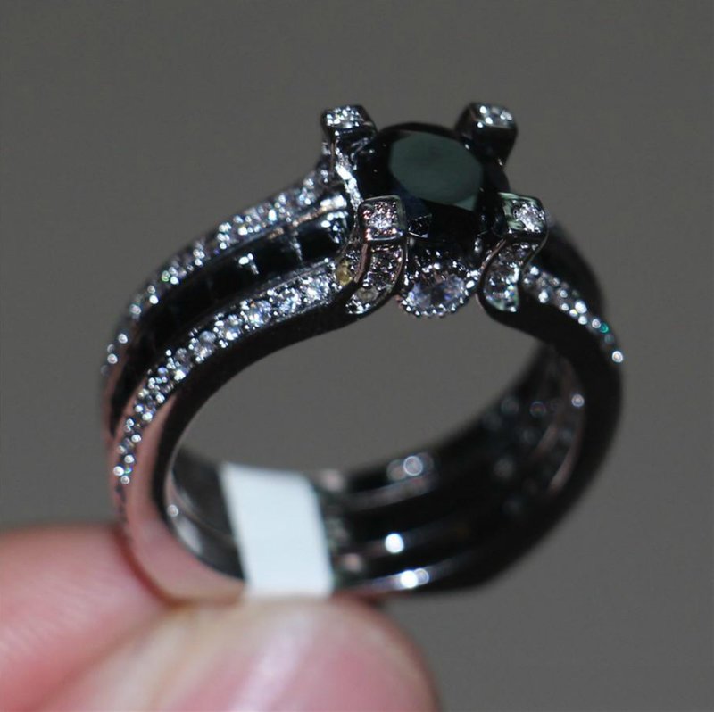 Zwart gouden ring voor de bruid