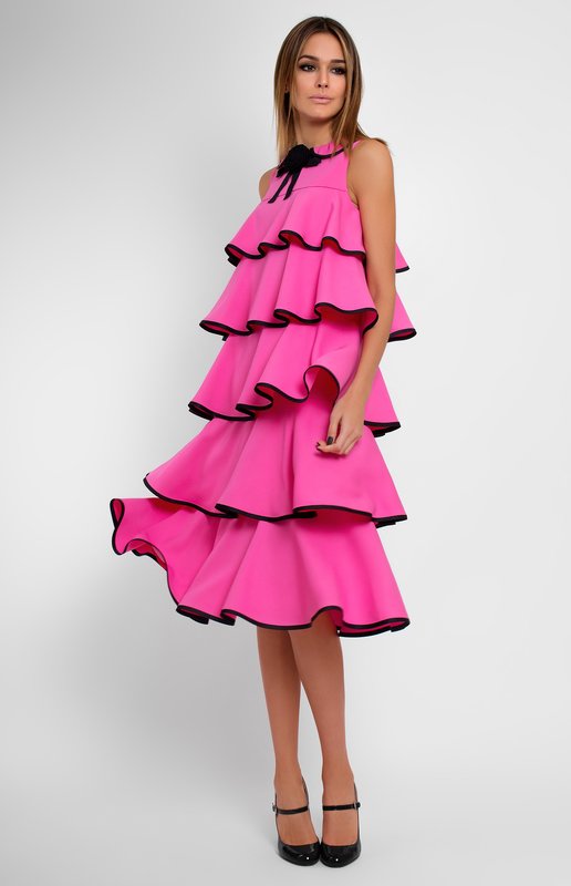 Růžové šaty s límcem