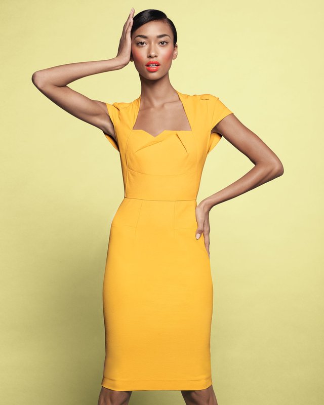 Geltonos spalvos apvalkalo suknelė