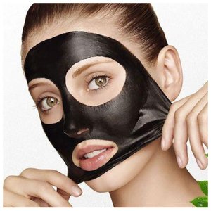 Jak zastosować czarną maskę na twarz