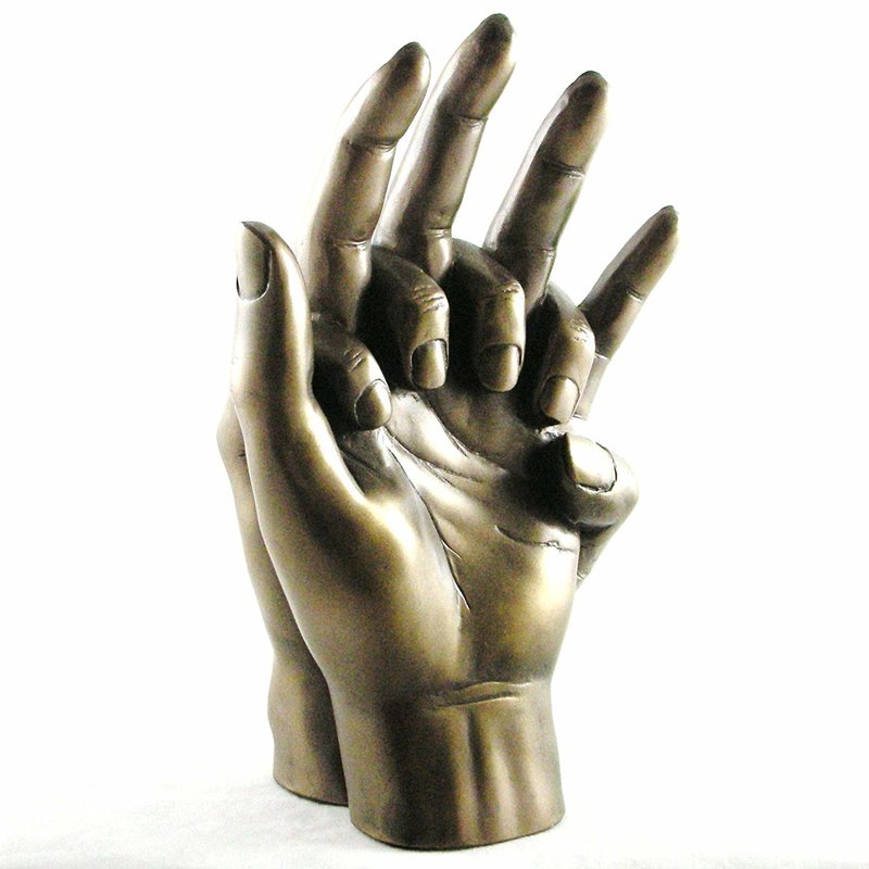 Moulage des mains en bronze