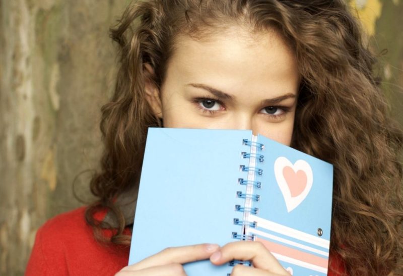 Mergaitė su dienoraščiu