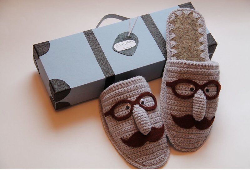 Cadou sub formă de papuci tricotate