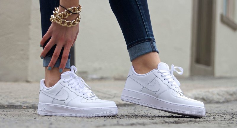 Witte stijlvolle sneakers
