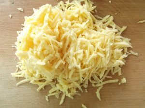 Cukinia w wolnym naczyniu z serem