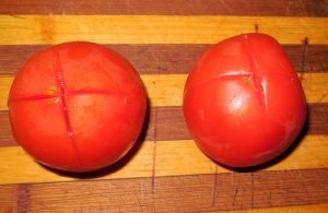 Solone pomidory z czosnkiem i ziołami