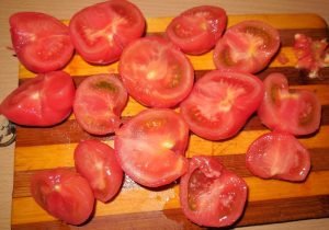 Saltede tomater med hvitløk og urter