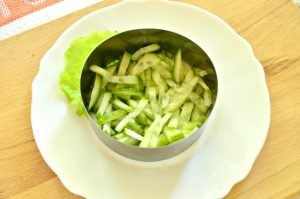 Salade Met Krabsticks, Maïs En Ham