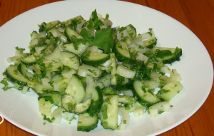 Okurkový salát s celerem