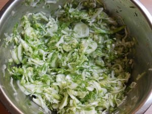 Salade de jeunes choux aux concombres