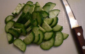 Okurkový salát s celerem