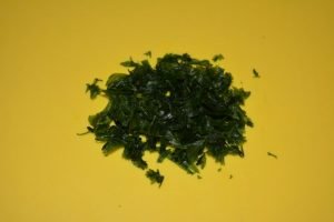 Salade de pois verts et concombres marinés