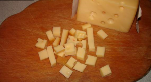 Vištienos ir sūrio salotos: receptas