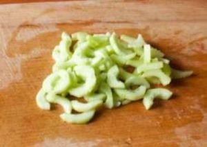 Celer, kuřecí a kukuřičný salát