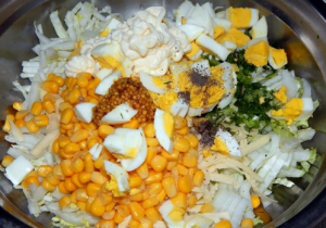 Kinakål og mais salat
