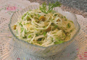 Coleslaw og grønne erter salat