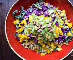 Salat med druer og pistasjnøtter