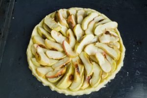 Křehký jablečný koláč s pusinky
