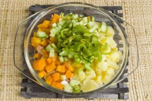 Uzený kuřecí prsa salát se zeleninou