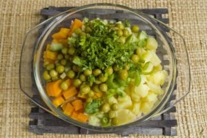 Uzený kuřecí prsa salát se zeleninou