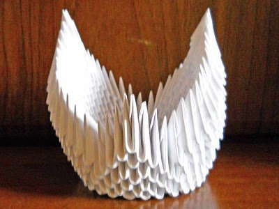 Jak vyrobit labuť z papíru: po etapách