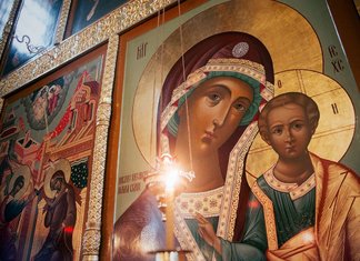 Prières à l'icône de la mère de Dieu à Kazan