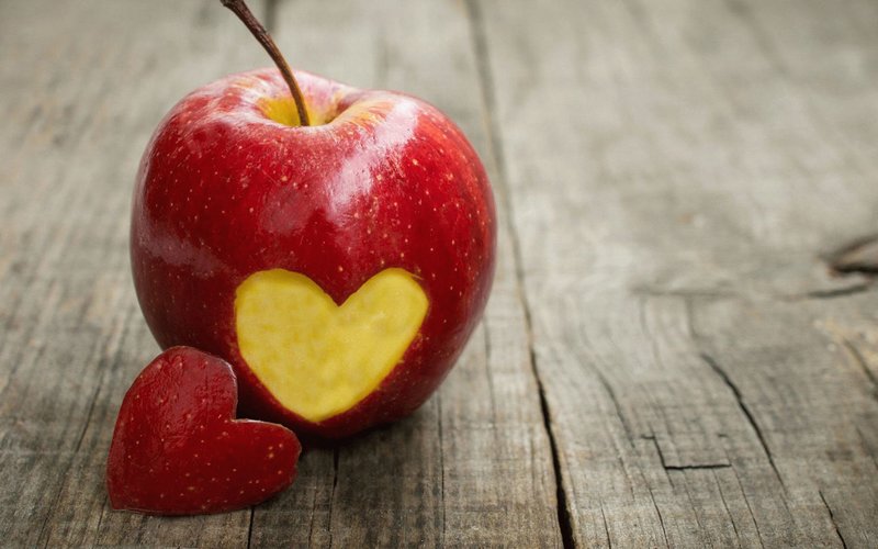 Un complot d'amour sur une pomme