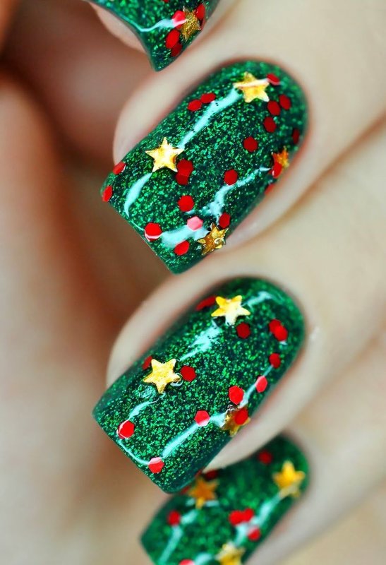 Kerst manicure met kerstbomen