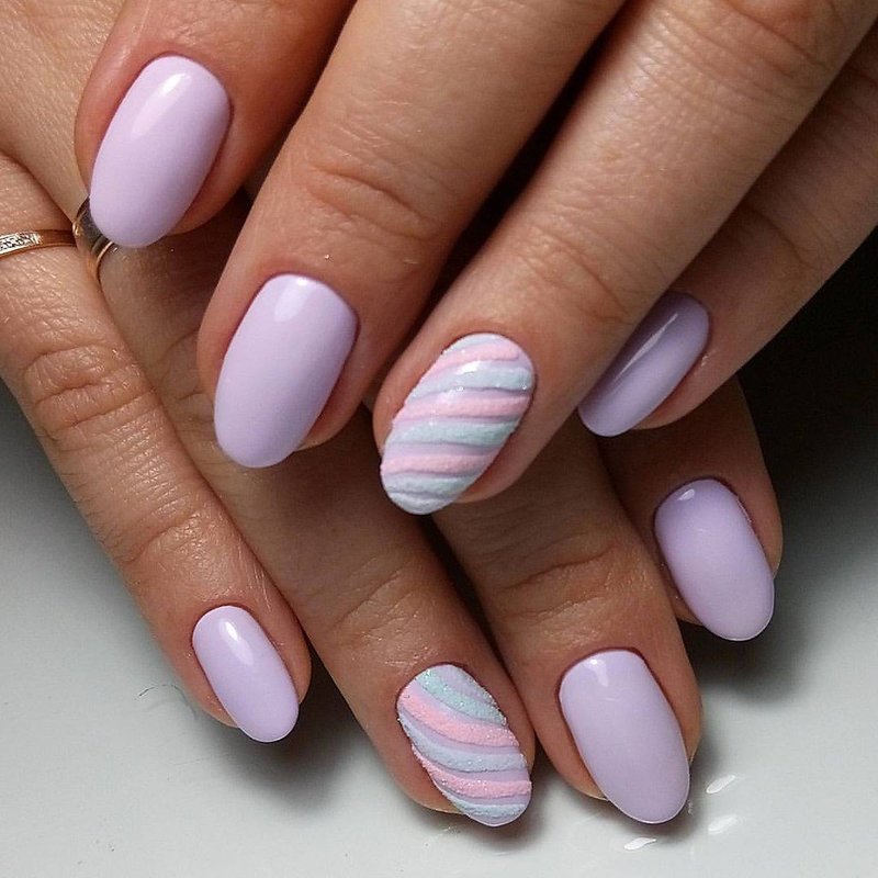 Marshmallow manicure