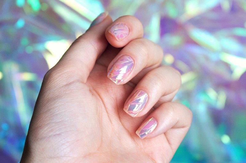 Glazen manicure op beige nagels