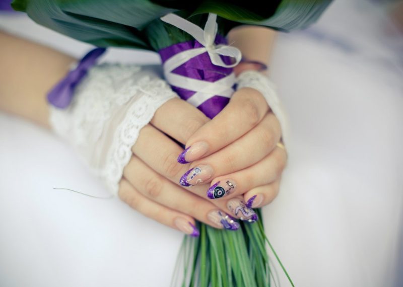 Виолетово сватбено яке с музикални рисунки