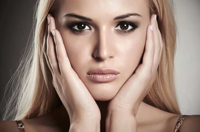 Make-up pro hnědé oči a blond vlasy