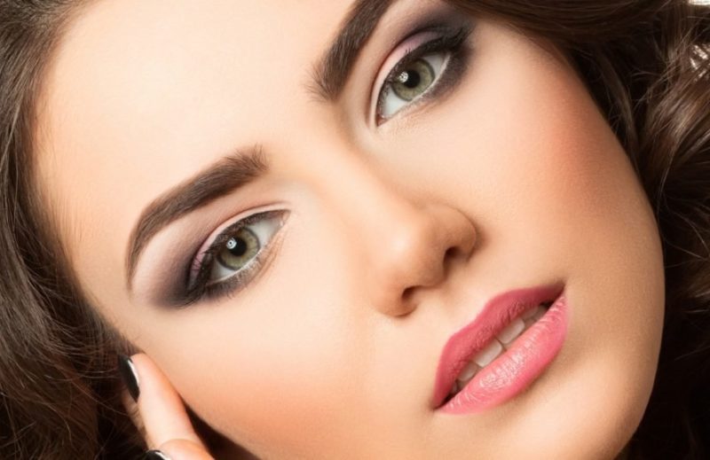 Make-up voor brunettes met groene ogen