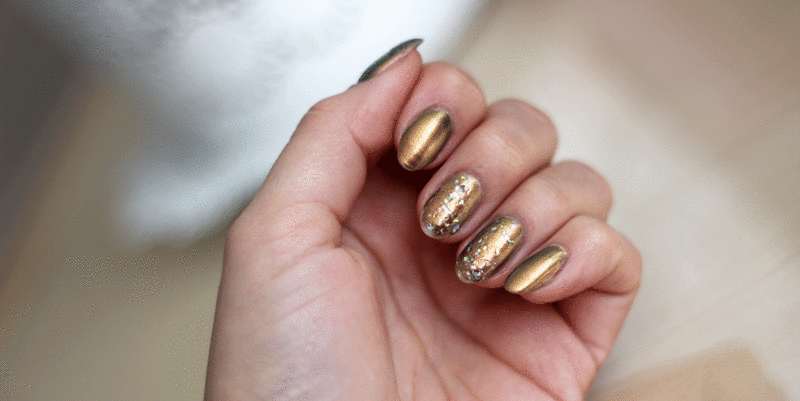 Guld- kameleonmanikyr med glimmer