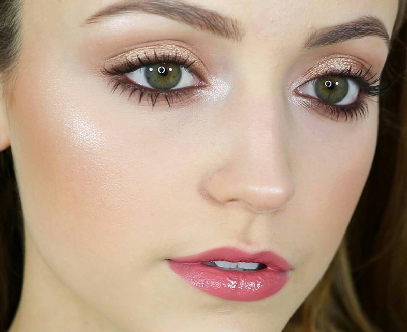 Perzik make-up voor groene ogen